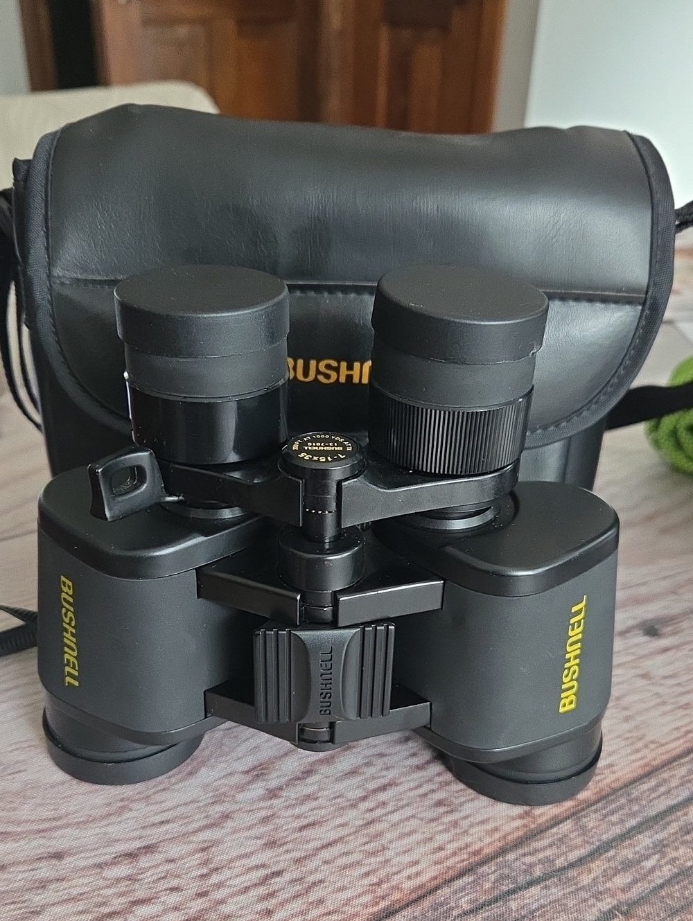 Black Binoculars with Padded Carry Case And Adjustabe Stap